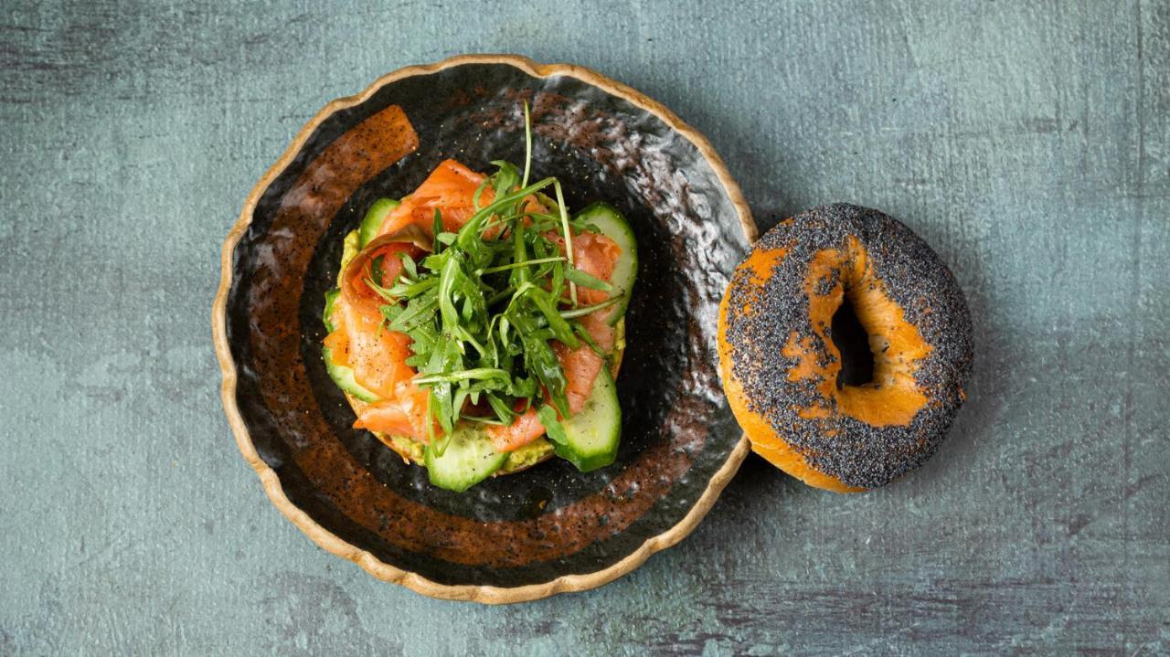 The Newel Psychiko Hotell Athen Eksteriør bilde A bagel with lox and cream cheese