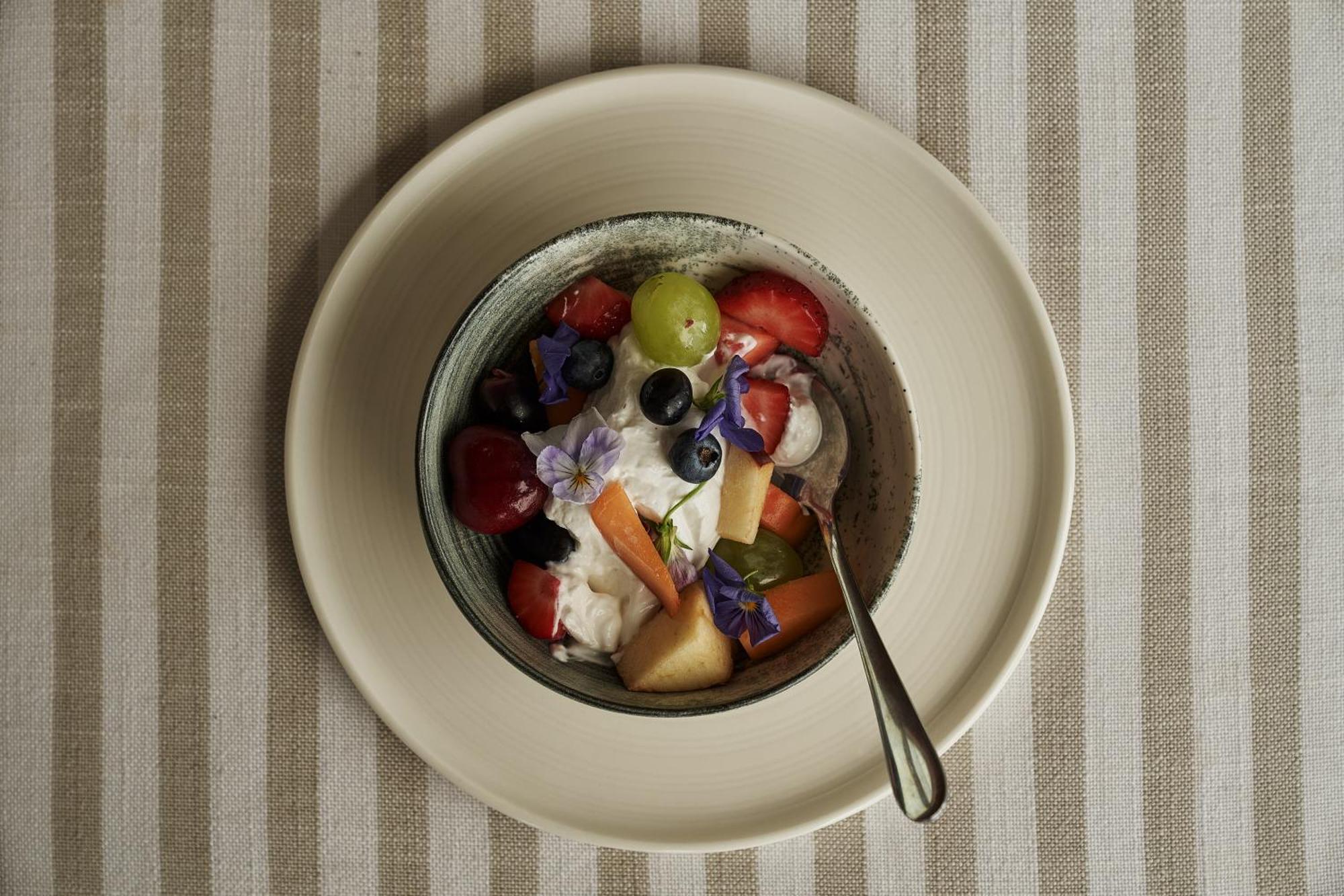 The Newel Psychiko Hotell Athen Eksteriør bilde Fruit salad